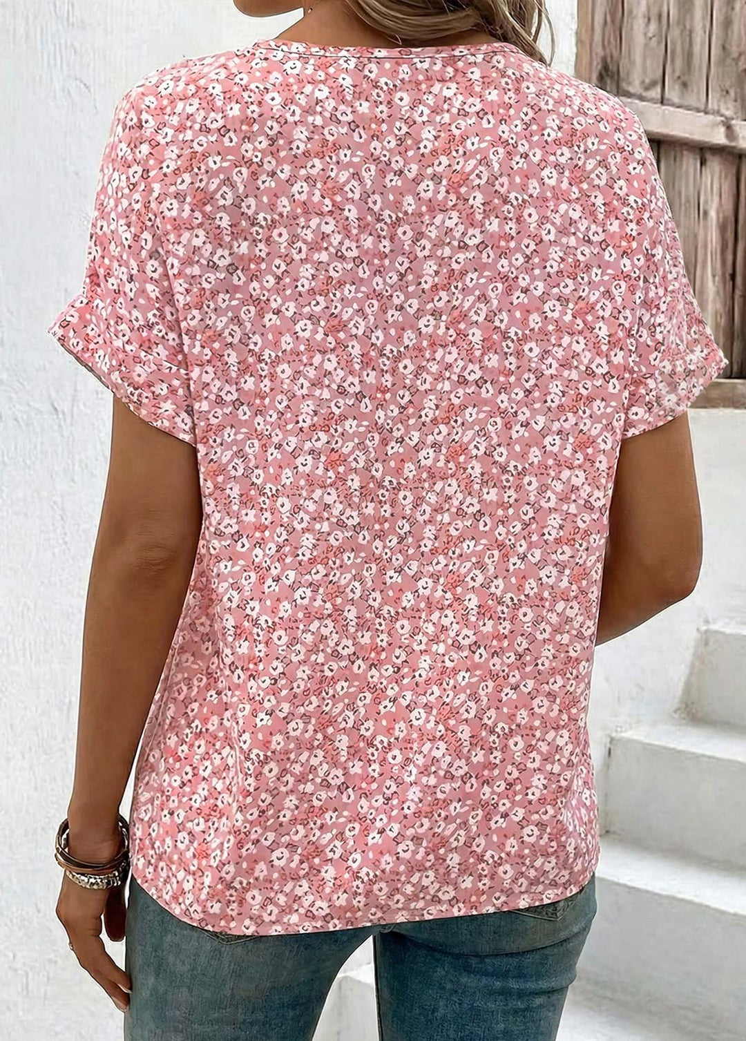 Ariel | T-Shirt Rose à Petit Imprimé Floral avec Coupe Flatteuse