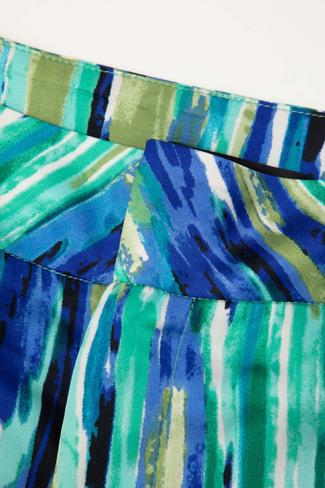 Pantalon droit chic à motif marbré