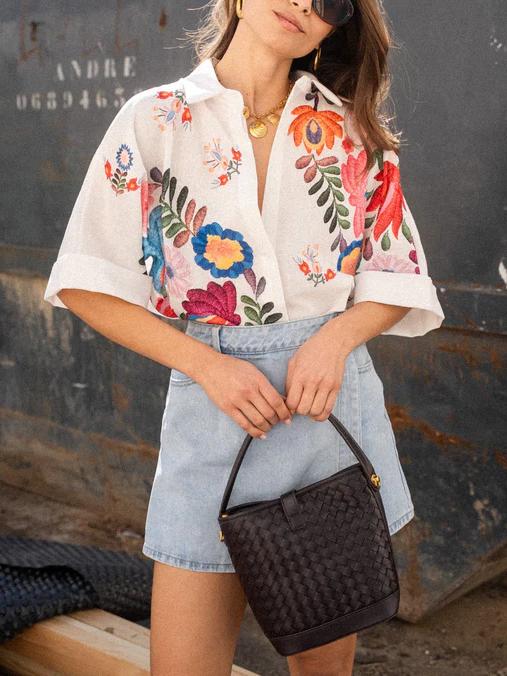 Carla | Chemise Lin Imprimé Floral Brodé Col V Profond & Manches Courtes