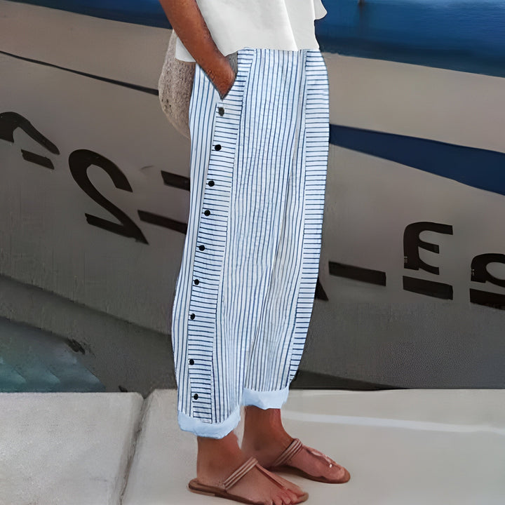 ELENA | Pantalon d'été léger à fines rayures et boutons latéraux pour un style casual chic