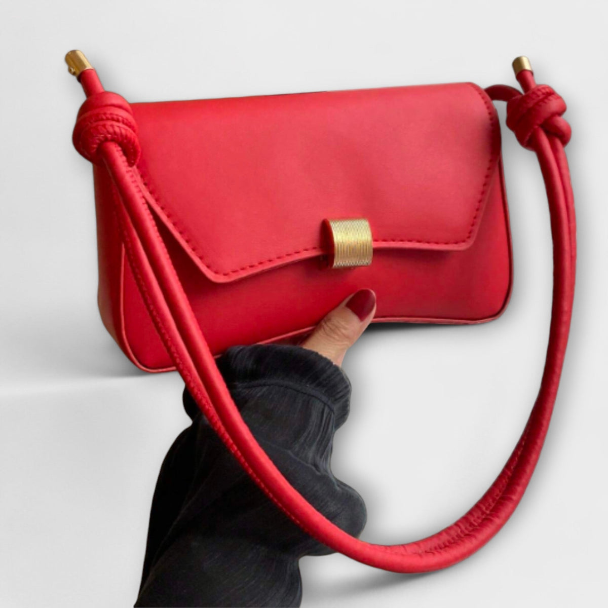 Ceravine – Shoulder Bag with Elegant Accent