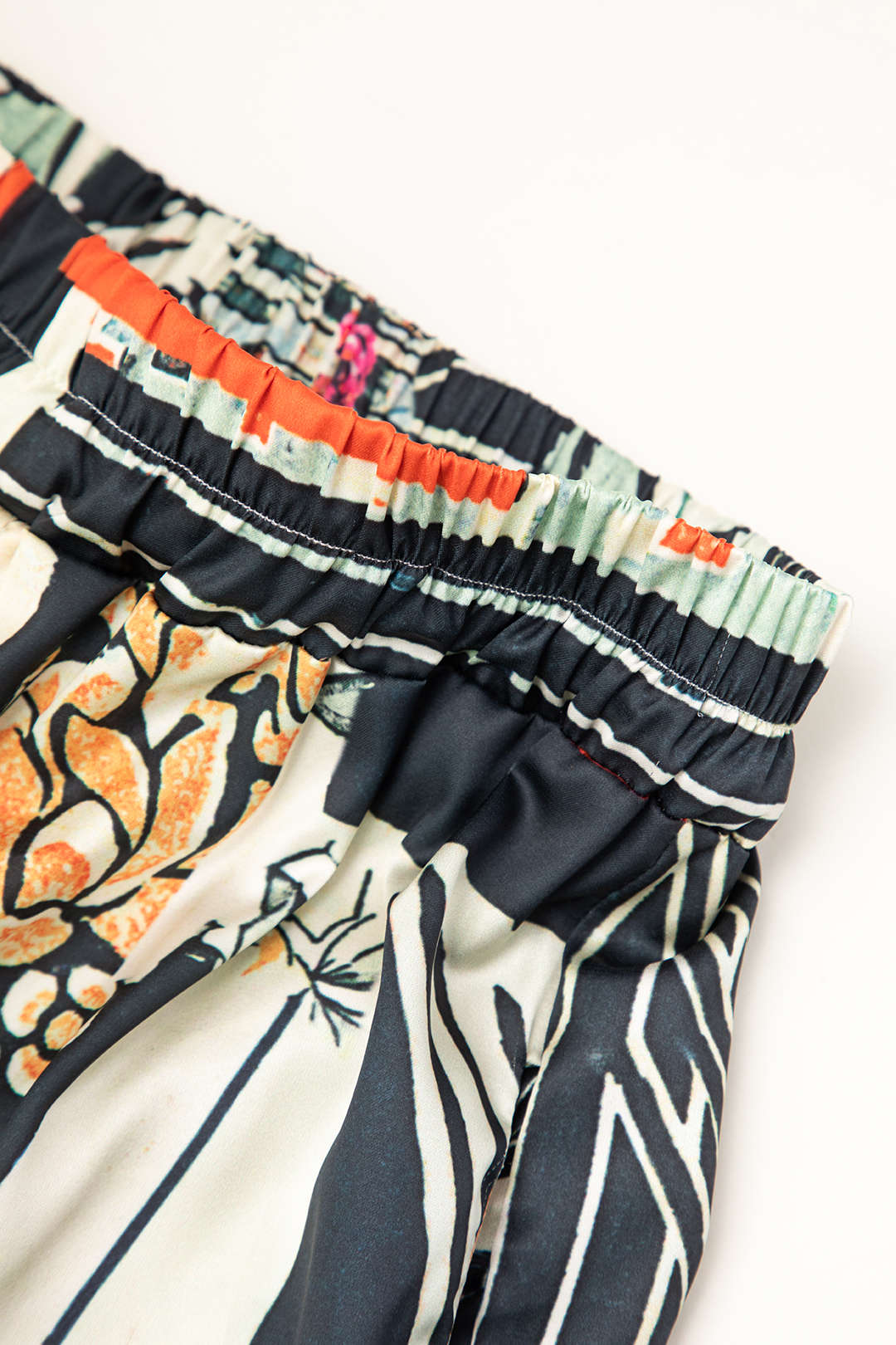 Pantalon droit taille haute à imprimé floral